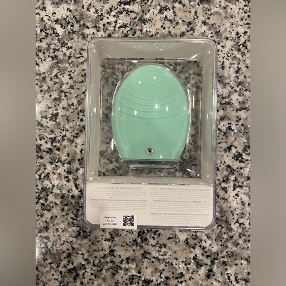 Foreo Luna 4 Smart Facial Cleansing and Firming Device - Picture 13 of 16